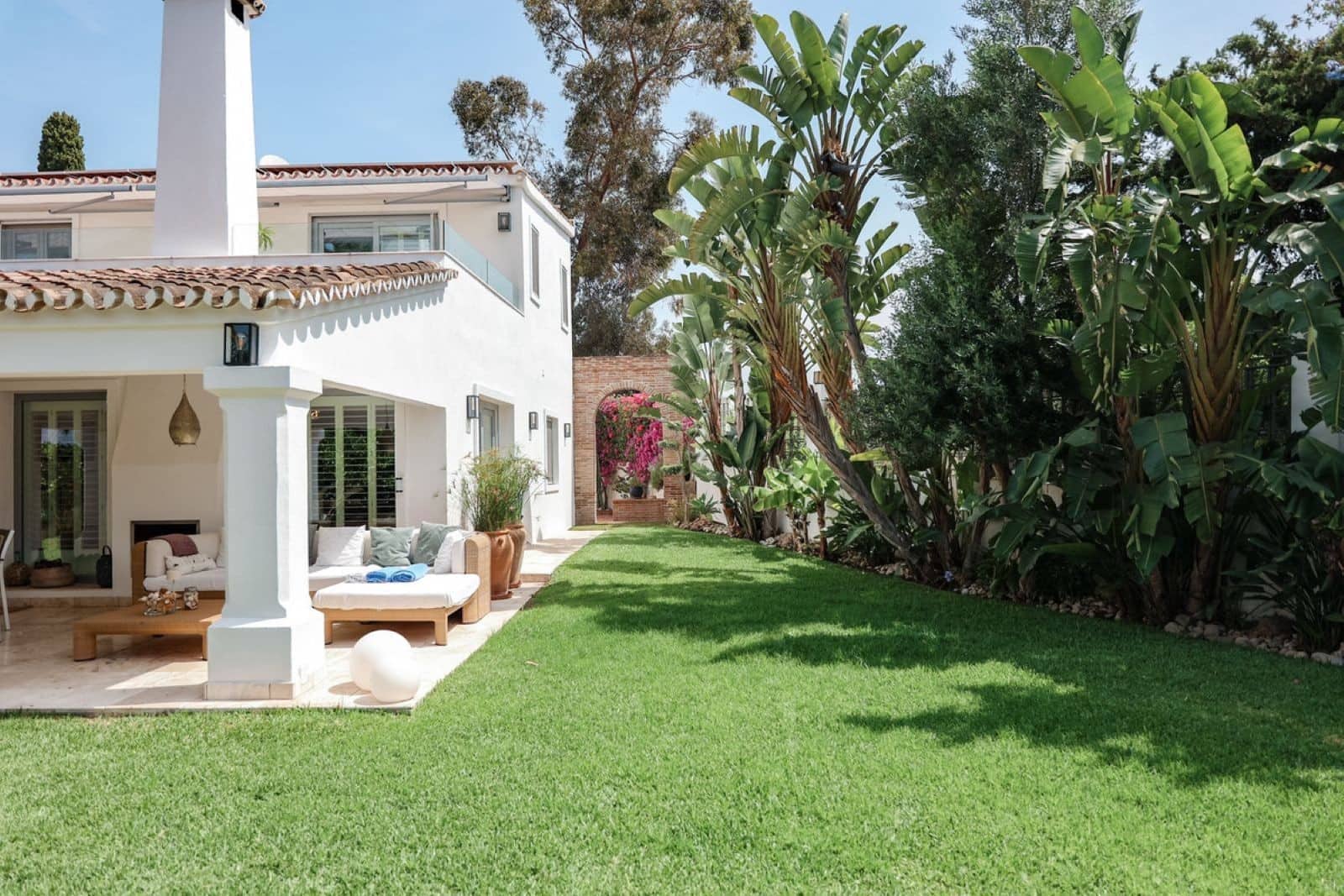 3 bedroom Villa for sale in La Quinta with pool garage - € 1,990,000 (Ref: 9732003)