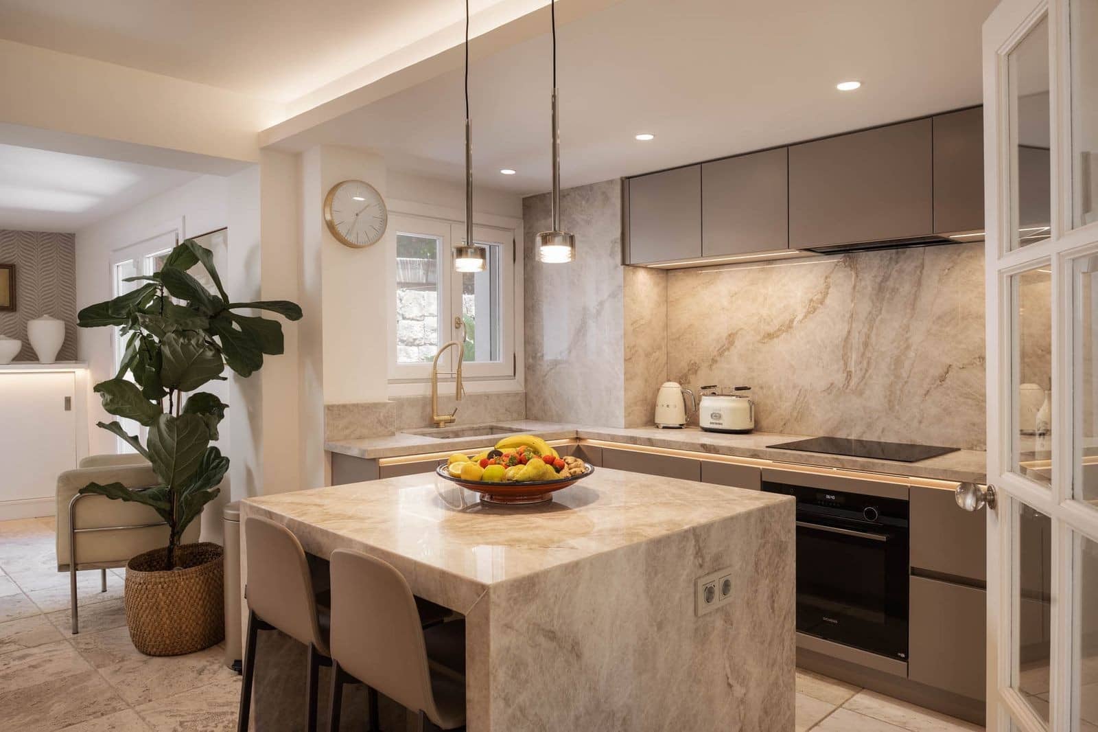 3 bedroom Villa for sale in La Quinta with pool garage - € 1,990,000 (Ref: 9732003)