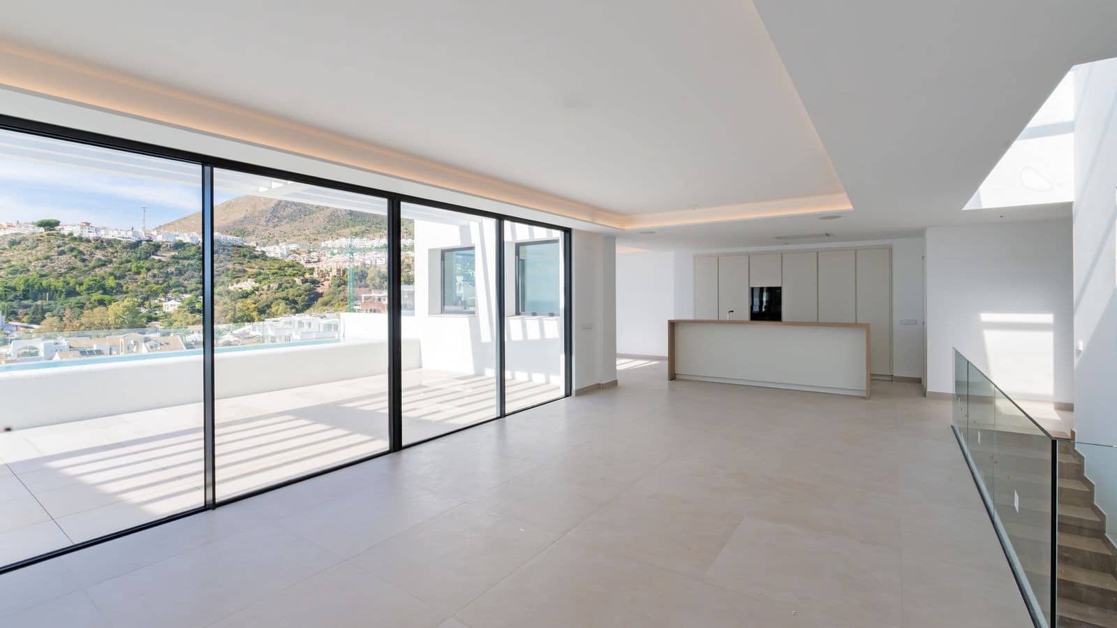 4 bedroom Villa for sale in Benalmadena with pool garage - € 1,899,000 (Ref: 9732004)