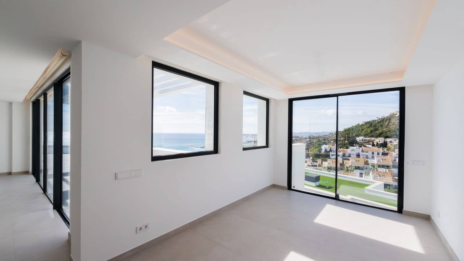 4 bedroom Villa for sale in Benalmadena with pool garage - € 1,899,000 (Ref: 9732004)