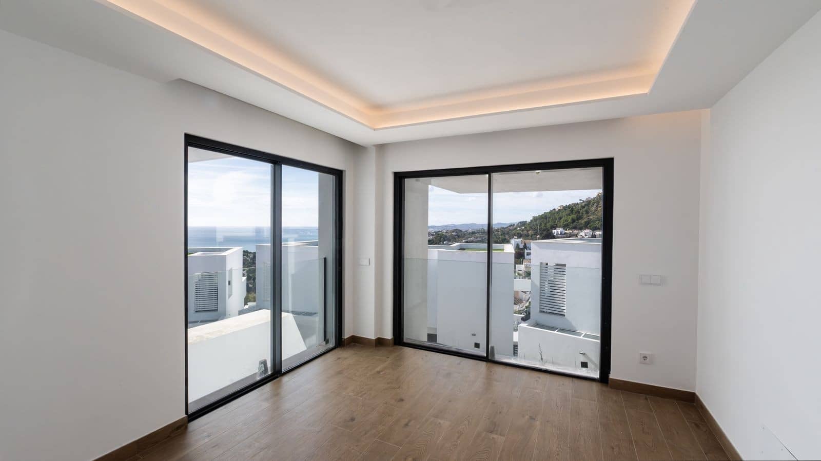 4 bedroom Villa for sale in Benalmadena with pool garage - € 1,899,000 (Ref: 9732004)