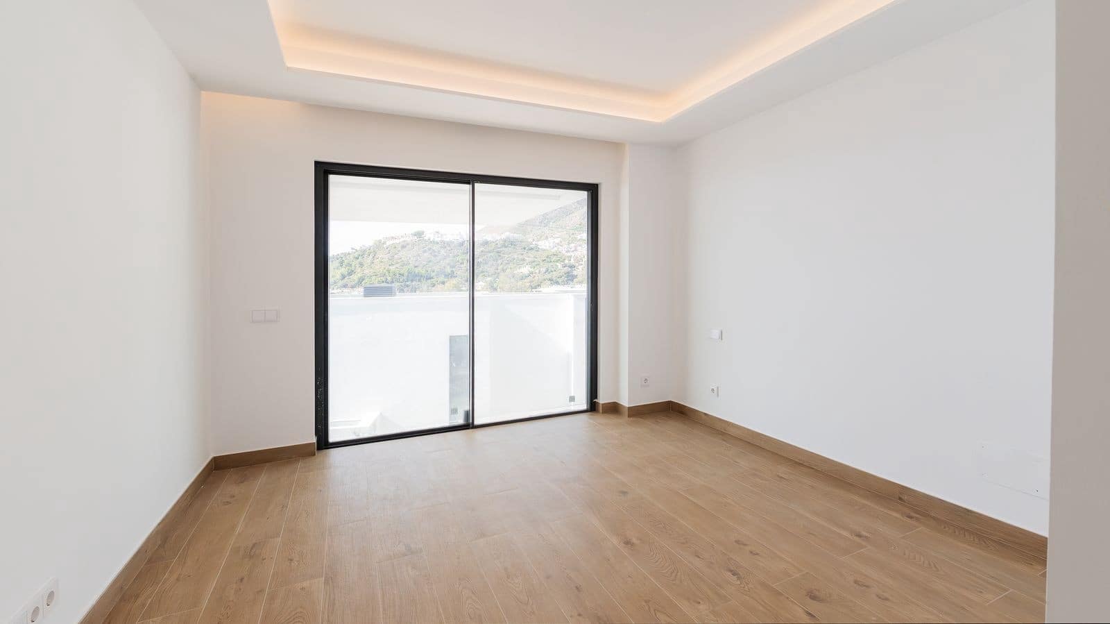 4 bedroom Villa for sale in Benalmadena with pool garage - € 1,899,000 (Ref: 9732004)