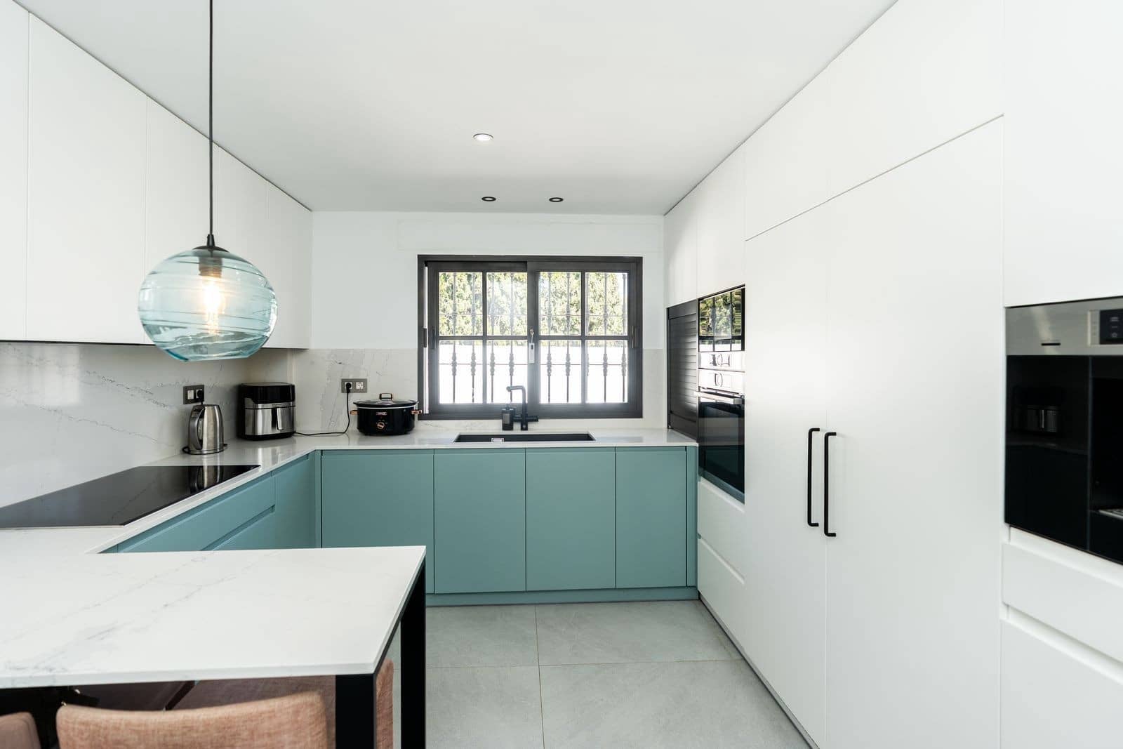 5 soverom Villa til salgs i El Paraiso med svømmebasseng garasje - € 1 600 000 (Ref: 9732006)