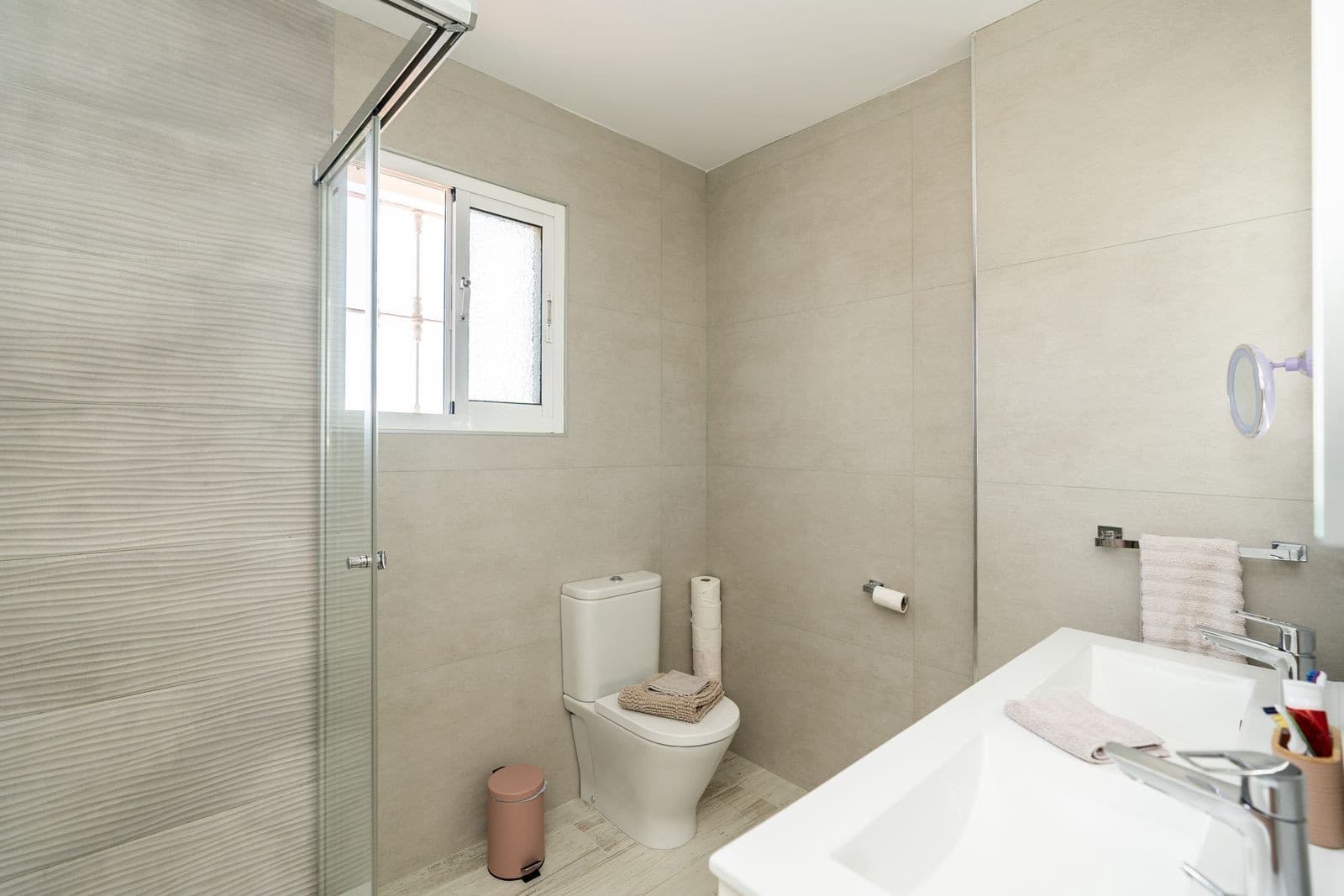 5 soverom Villa til salgs i El Paraiso med svømmebasseng garasje - € 1 600 000 (Ref: 9732006)