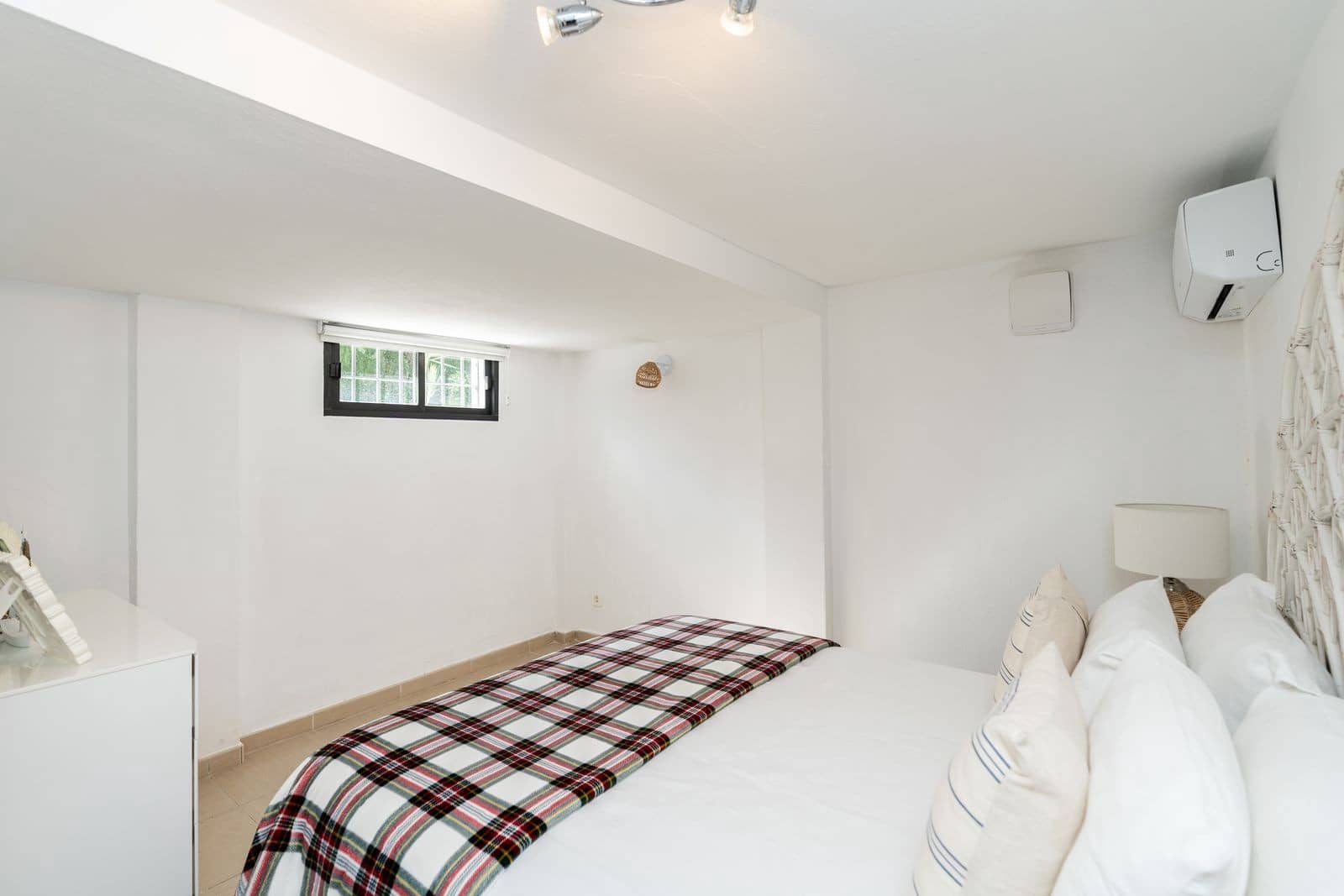 5 soverom Villa til salgs i El Paraiso med svømmebasseng garasje - € 1 600 000 (Ref: 9732006)