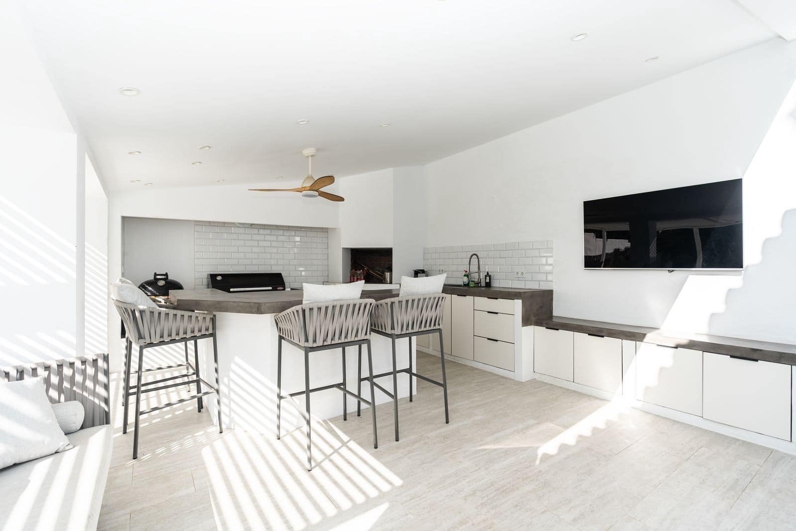 5 soverom Villa til salgs i El Paraiso med svømmebasseng garasje - € 1 600 000 (Ref: 9732006)