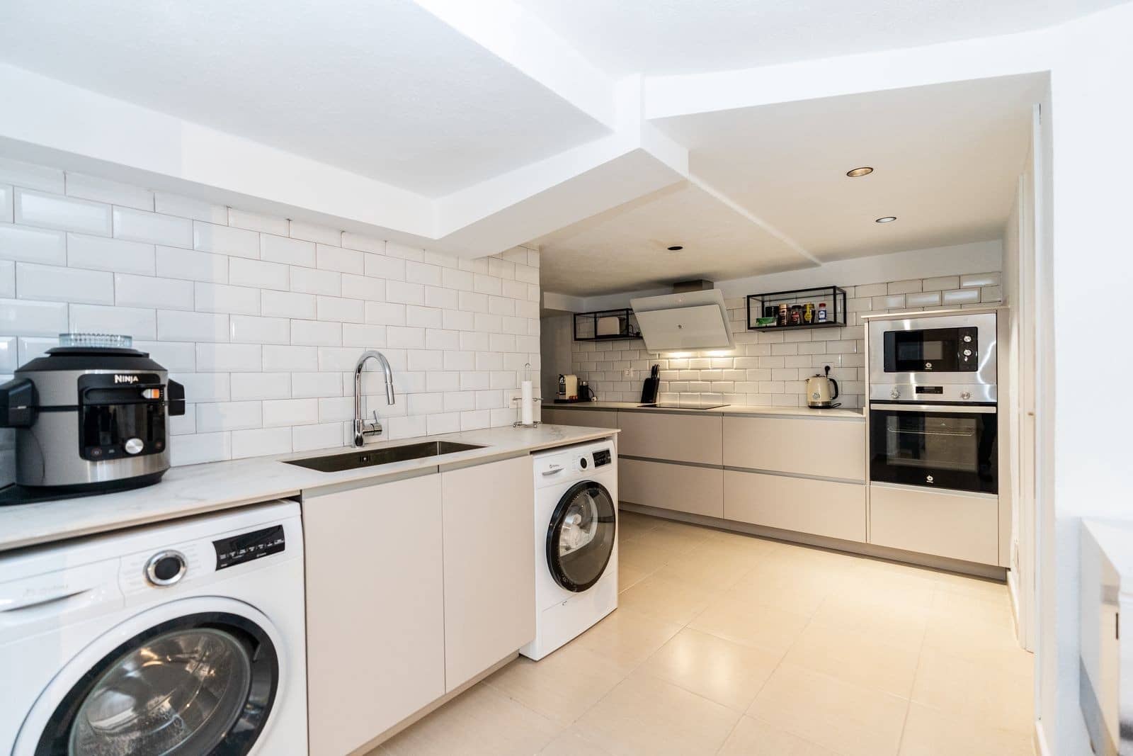 5 soverom Villa til salgs i El Paraiso med svømmebasseng garasje - € 1 600 000 (Ref: 9732006)