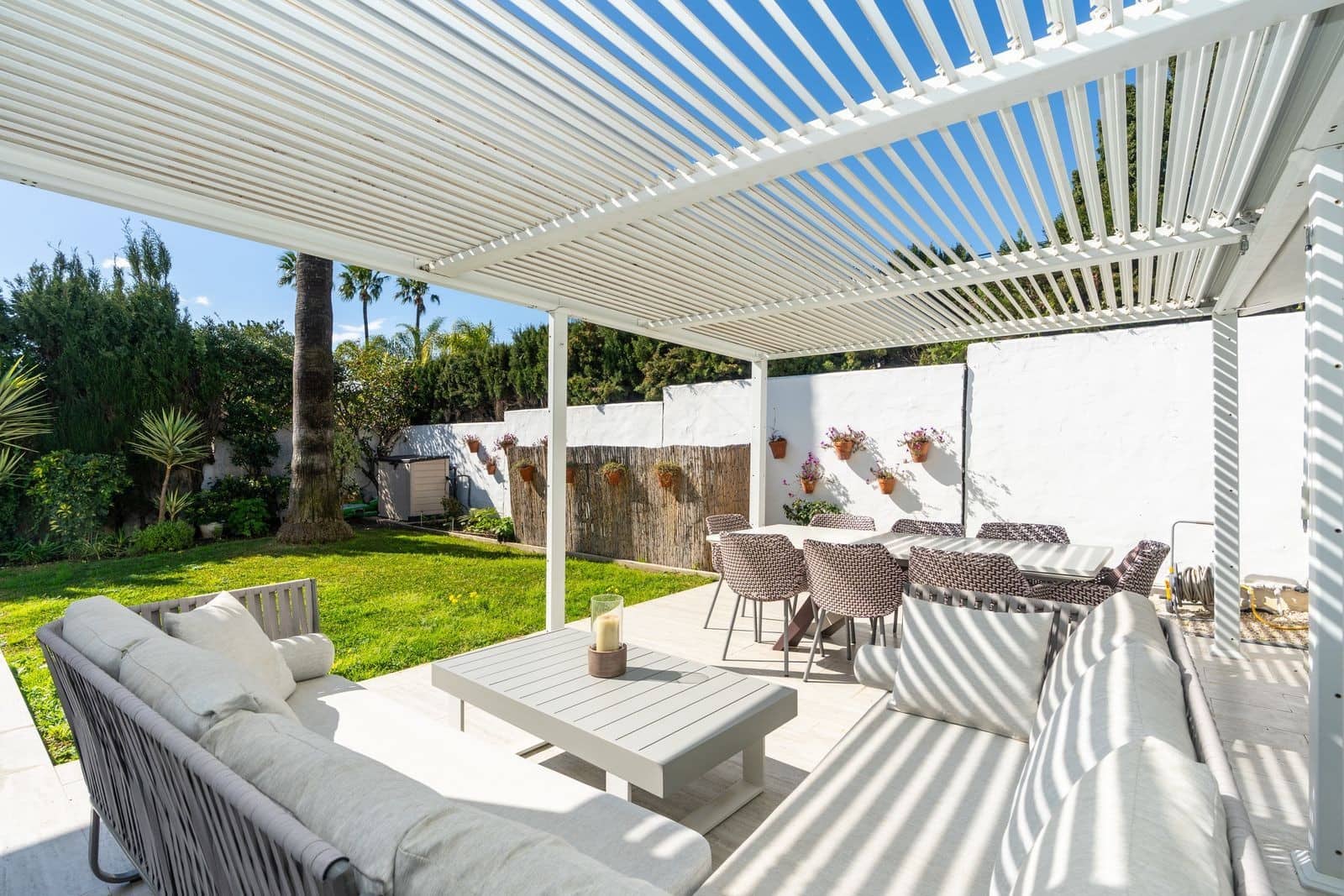 5 soverom Villa til salgs i El Paraiso med svømmebasseng garasje - € 1 600 000 (Ref: 9732006)