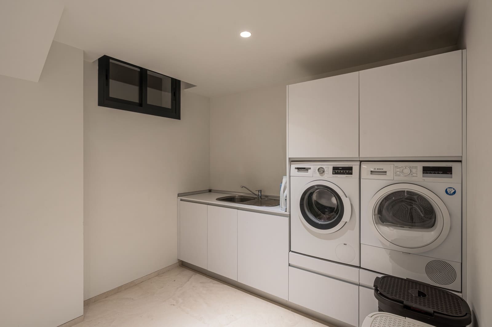 6 bedroom Villa for sale in Nueva Andalucia with pool garage - € 3,980,000 (Ref: 9735473)