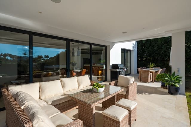 6 soveværelse Villa til salg i Nueva Andalucia, Marbella med swimmingpool garage - € 3.980.000 (Ref: 9735473)