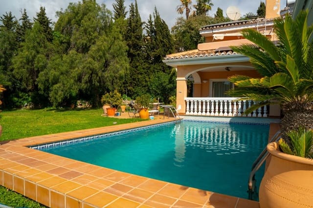 4 slaapkamer Villa te koop in Marbella met zwembad garage - € 1.600.000 (Ref: 9735481)