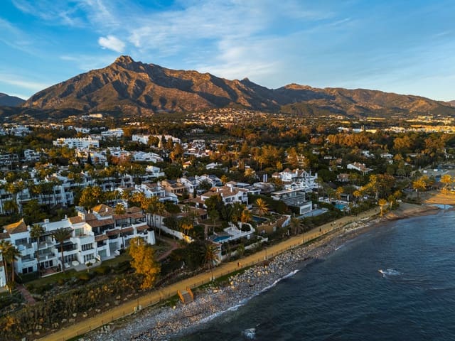 4 chambre Villa/Maison Semi-Mitoyenne à vendre à Marbella avec piscine garage - 10 900 000 € (Ref: 9735484)