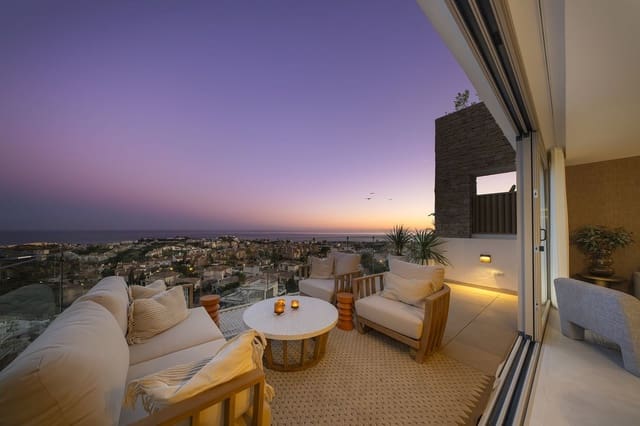 Ático de 2 habitaciones en La Cala de Mijas, Mijas en venta con piscina garaje - 915.000 € (Ref: 9735485)