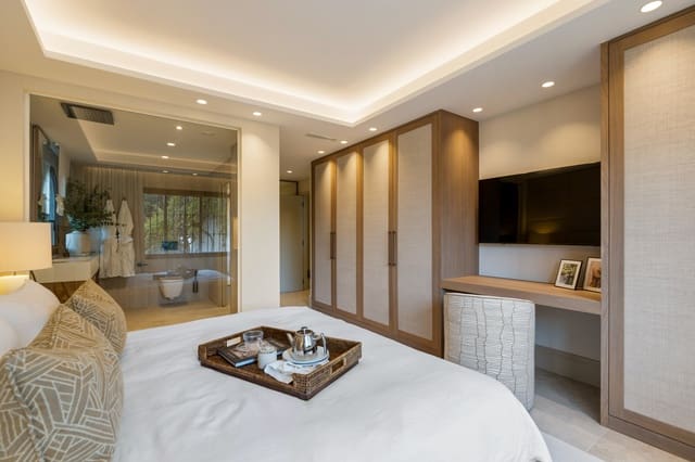 Apartamento de 3 habitaciones en Golden Mile, Marbella en venta con piscina garaje - 1.525.000 € (Ref: 9738459)