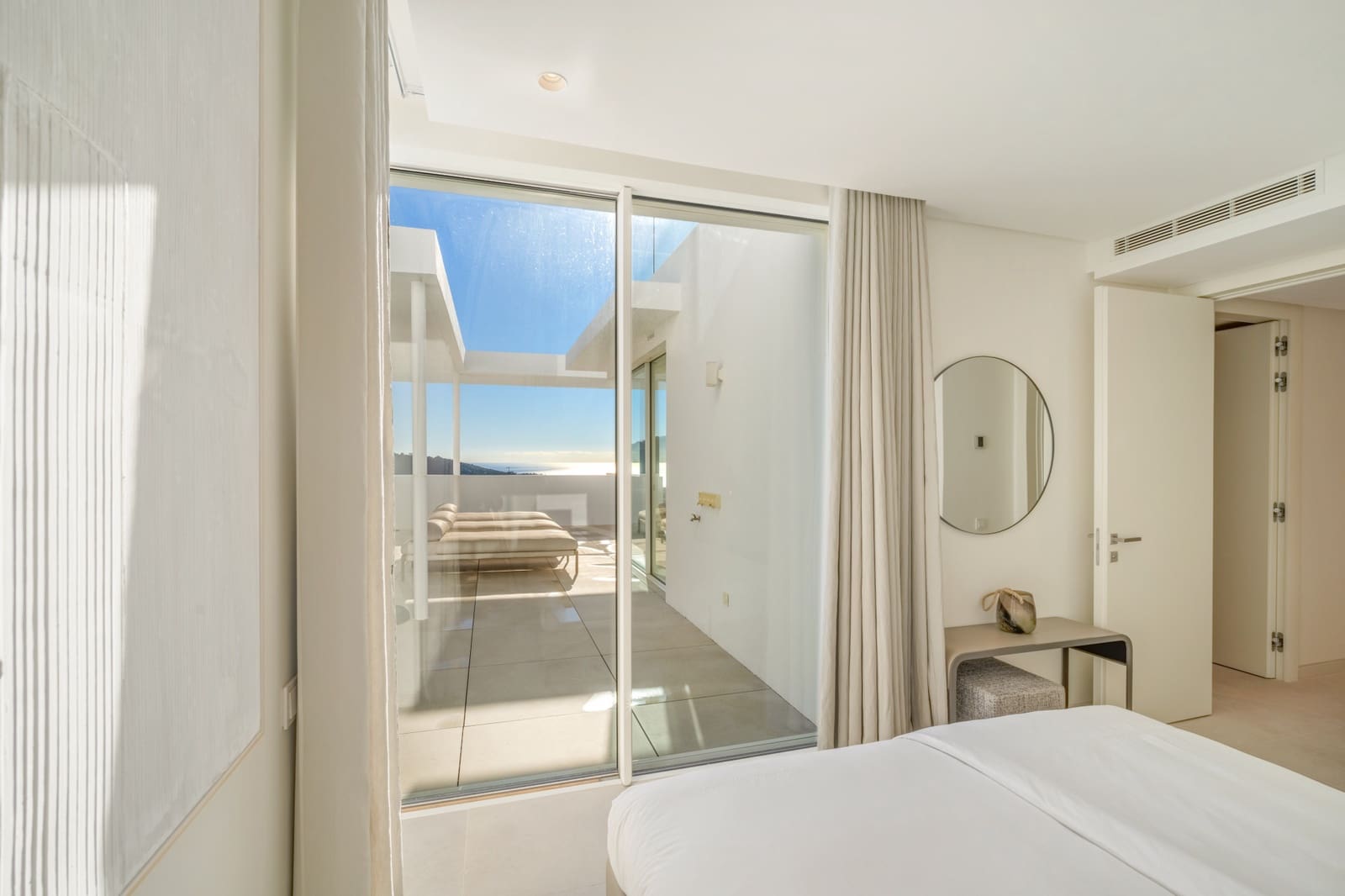 3 bedroom Penthouse for sale in Ojen with pool garage - € 2,995,000 (Ref: 9738464)