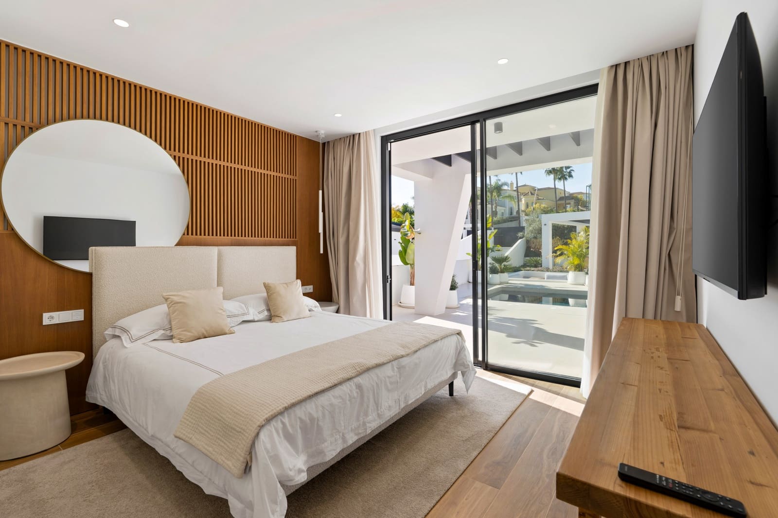 6 bedroom Villa for sale in Nueva Andalucia with pool garage - € 4,445,000 (Ref: 9747005)