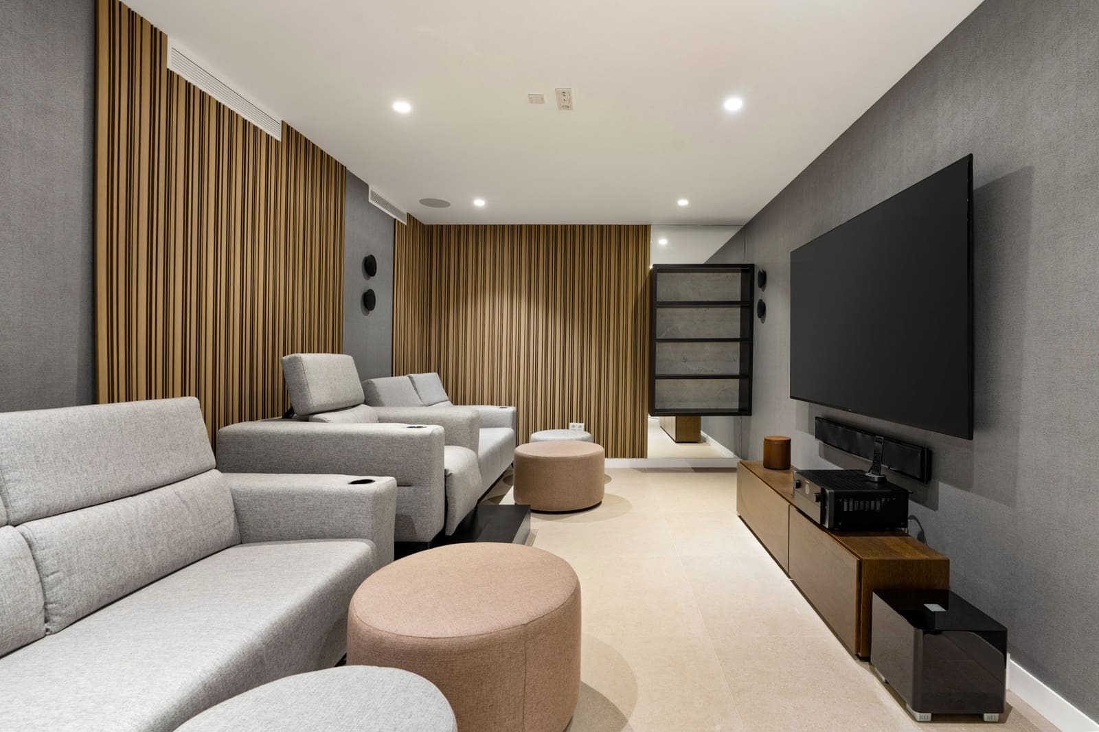 6 bedroom Villa for sale in Nueva Andalucia with pool garage - € 4,445,000 (Ref: 9747005)