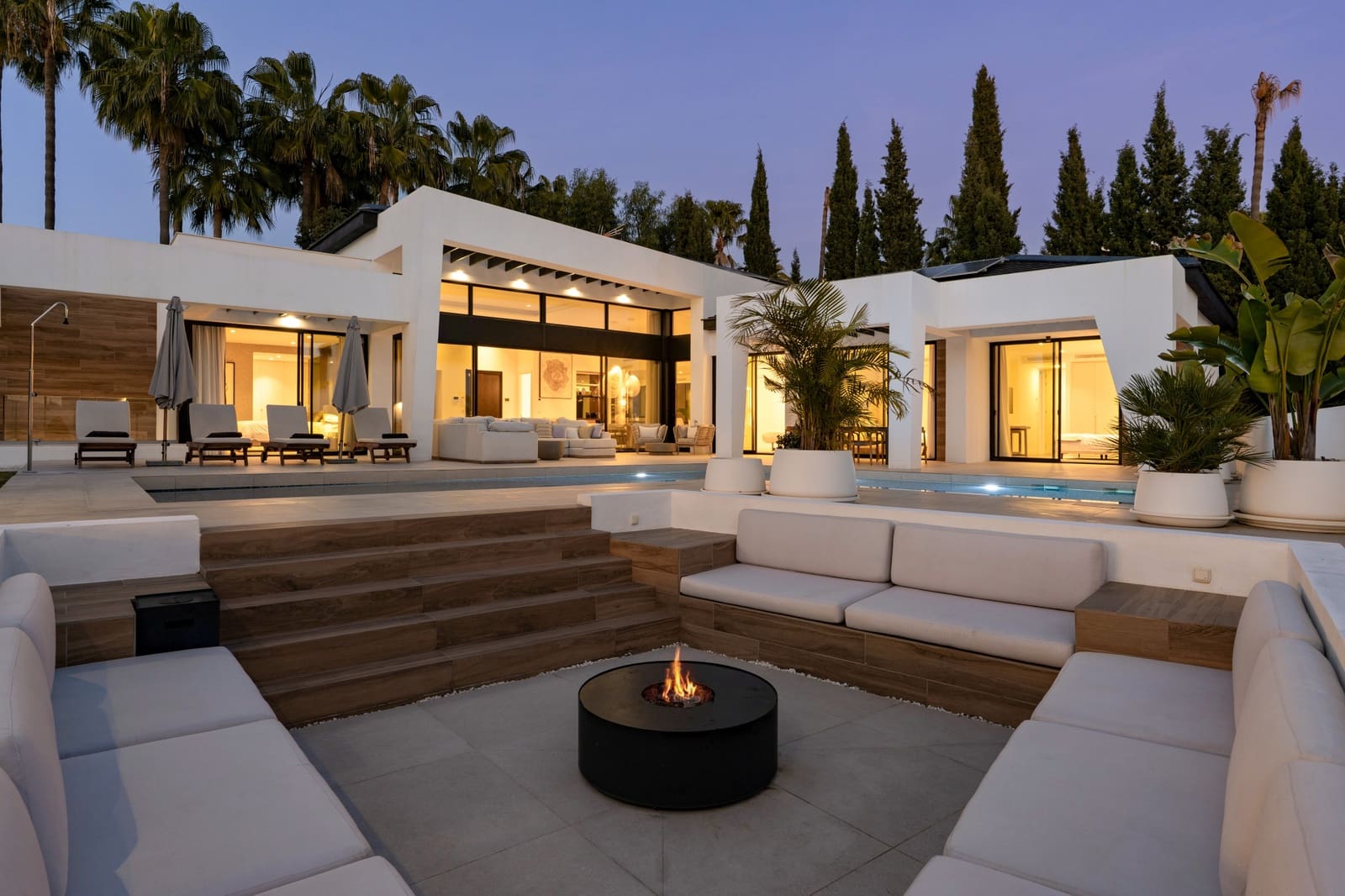 6 bedroom Villa for sale in Nueva Andalucia with pool garage - € 4,445,000 (Ref: 9747005)