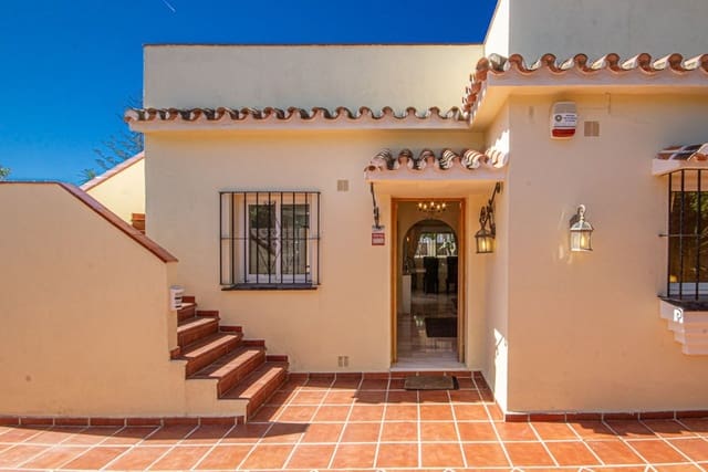 3 sypialnia Willa na sprzedaż w Marbella z basenem garażem - 1 150 000 € (Ref: 9747774)