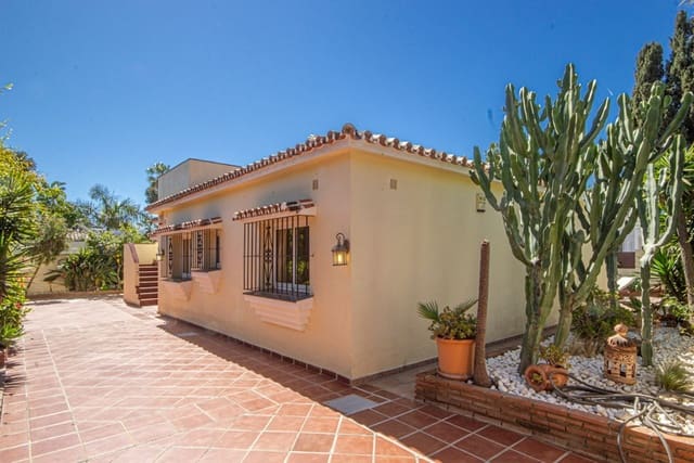 3 sypialnia Willa na sprzedaż w Marbella z basenem garażem - 1 150 000 € (Ref: 9747774)