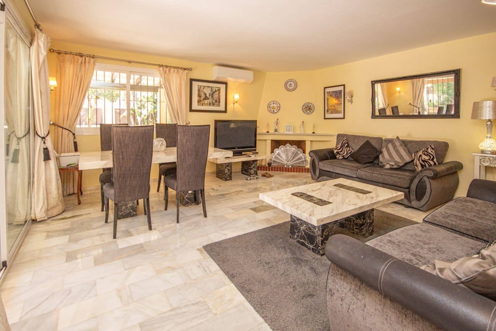 3 soveværelse Villa til salg i Marbella med swimmingpool garage - € 1.150.000 (Ref: 9747774)