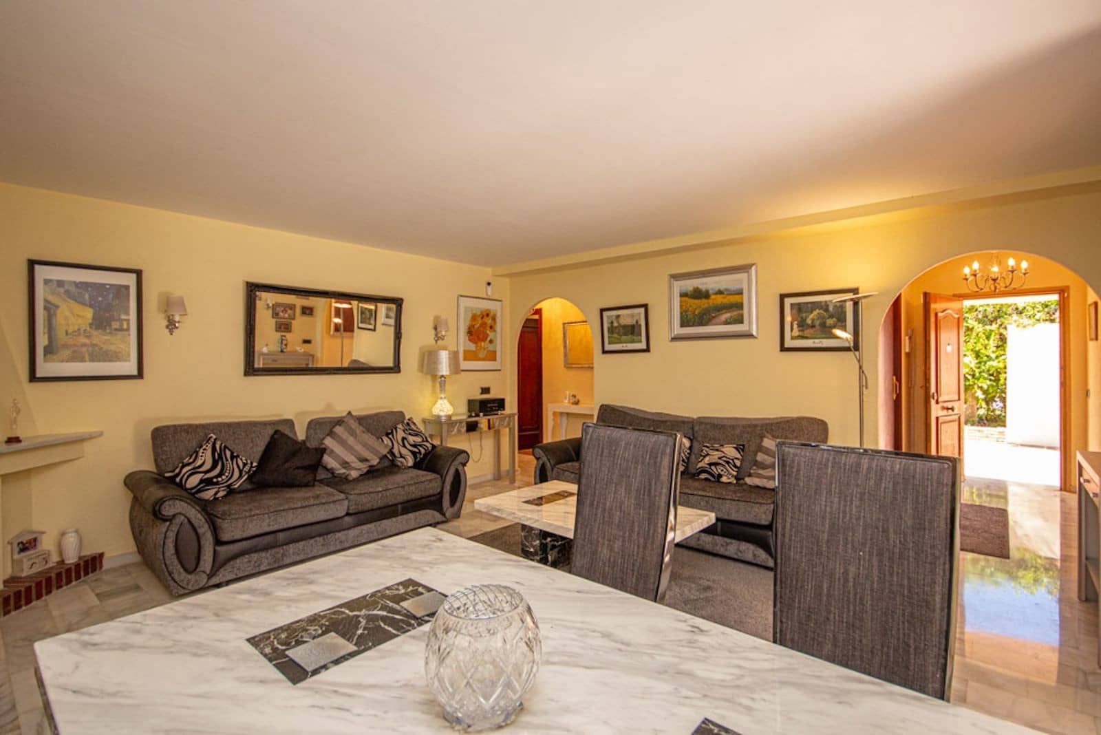 3 soveværelse Villa til salg i Marbella med swimmingpool garage - € 1.150.000 (Ref: 9747774)