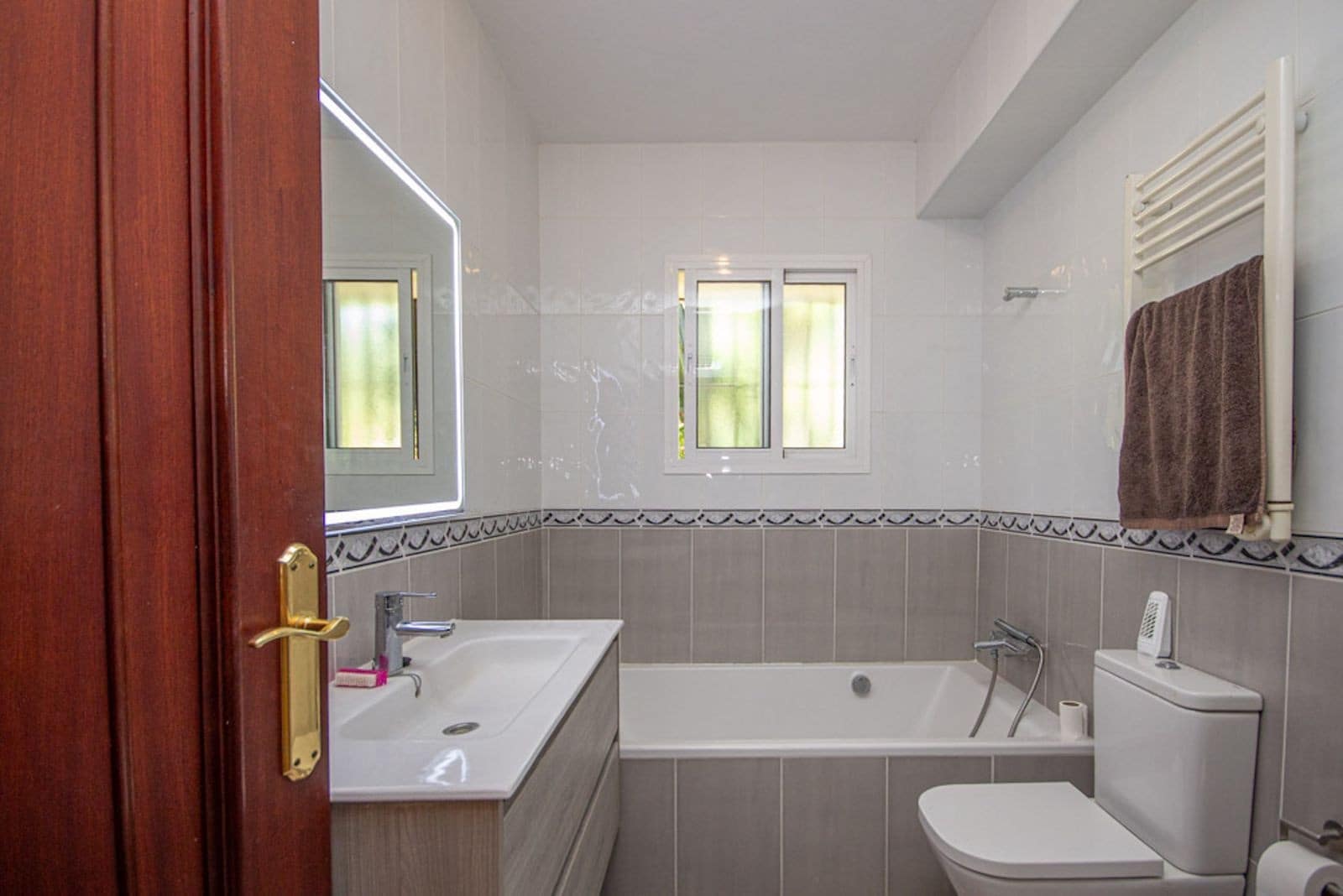 3 soveværelse Villa til salg i Marbella med swimmingpool garage - € 1.150.000 (Ref: 9747774)