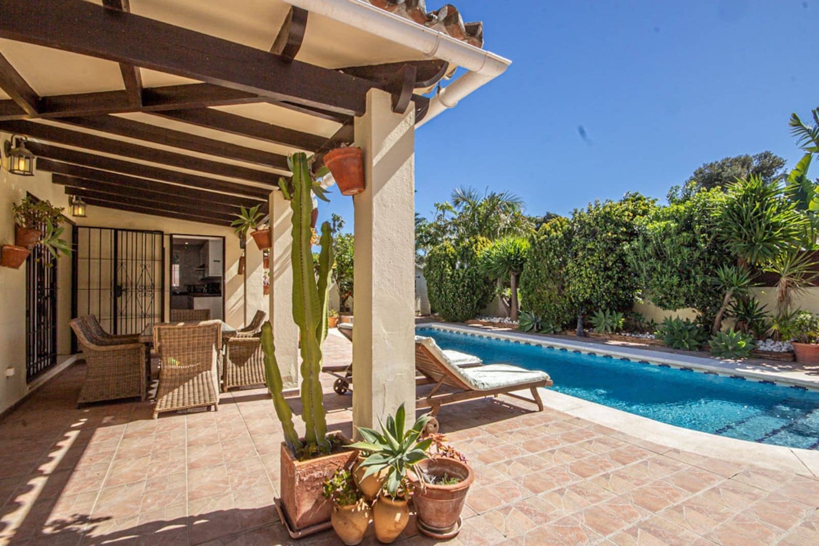 3 soveværelse Villa til salg i Marbella med swimmingpool garage - € 1.150.000 (Ref: 9747774)