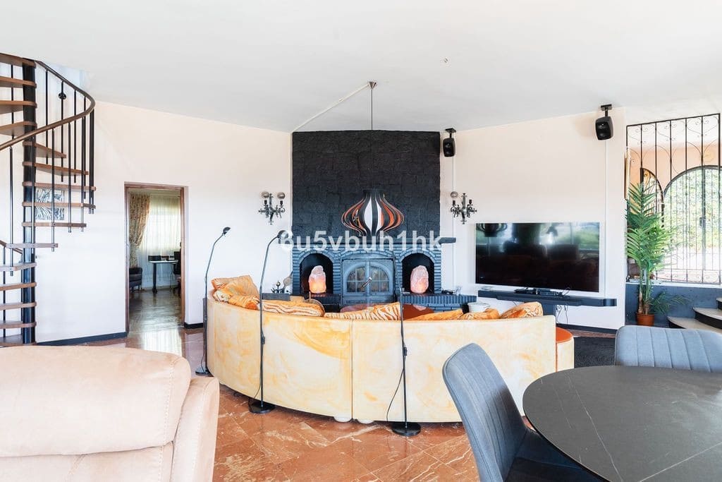 Chalet de 4 habitaciones en Fuengirola en venta con piscina garaje - 1.295.000 € (Ref: 9751902)