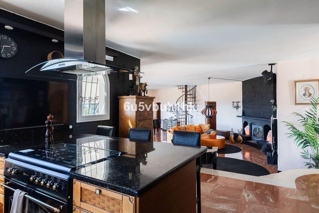 Chalet de 4 habitaciones en Fuengirola en venta con piscina garaje - 1.295.000 € (Ref: 9751902)