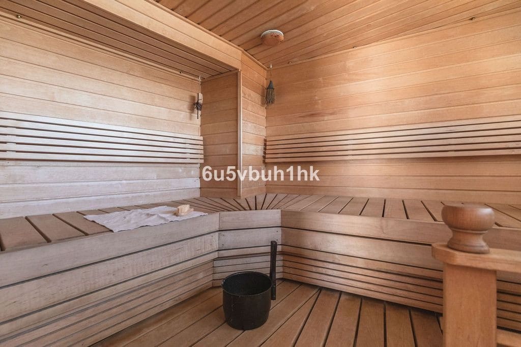 Chalet de 4 habitaciones en Fuengirola en venta con piscina garaje - 1.295.000 € (Ref: 9751902)