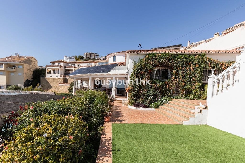 Chalet de 4 habitaciones en Fuengirola en venta con piscina garaje - 1.295.000 € (Ref: 9751902)