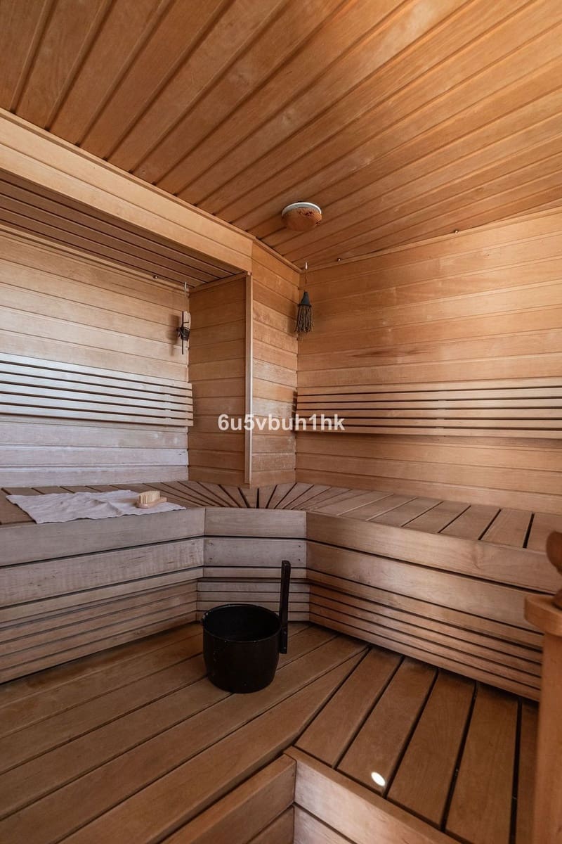 Chalet de 4 habitaciones en Fuengirola en venta con piscina garaje - 1.295.000 € (Ref: 9751902)