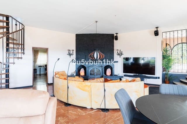 4 makuuhuone Huvila myytävänä paikassa Torreblanca, Fuengirola mukana uima-altaan 
autotalli - 1 295 000 € (Ref: 9751902)