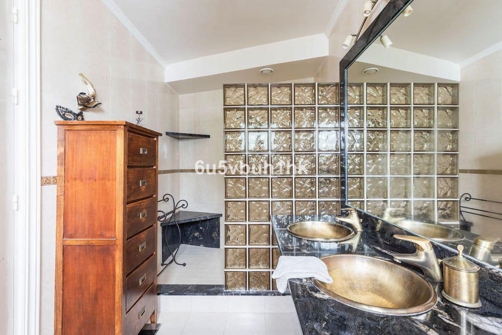 4 soveværelse Villa til salg i Fuengirola med swimmingpool garage - € 1.295.000 (Ref: 9751902)