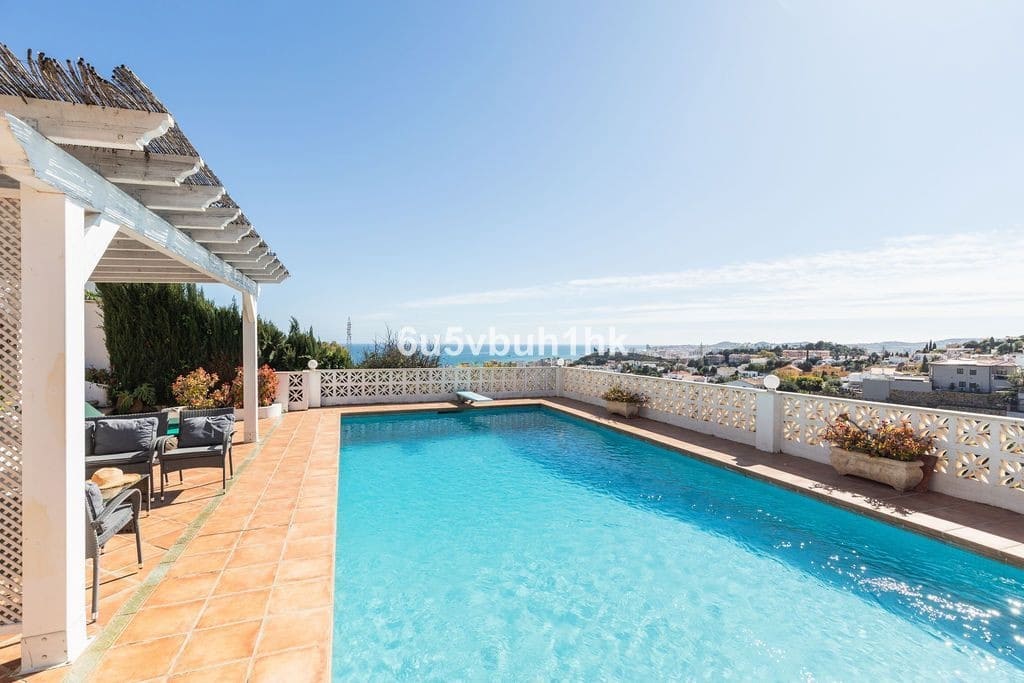 4 soveværelse Villa til salg i Fuengirola med swimmingpool garage - € 1.295.000 (Ref: 9751902)