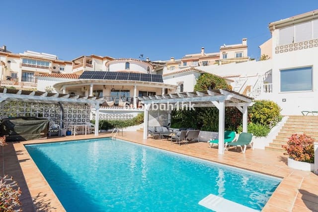 4 makuuhuone Huvila myytävänä paikassa Torreblanca, Fuengirola mukana uima-altaan 
autotalli - 1 295 000 € (Ref: 9751902)