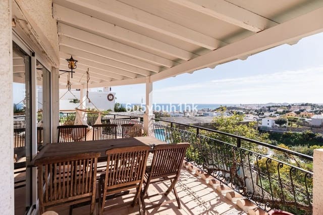 4 makuuhuone Huvila myytävänä paikassa Torreblanca, Fuengirola mukana uima-altaan 
autotalli - 1 295 000 € (Ref: 9751902)