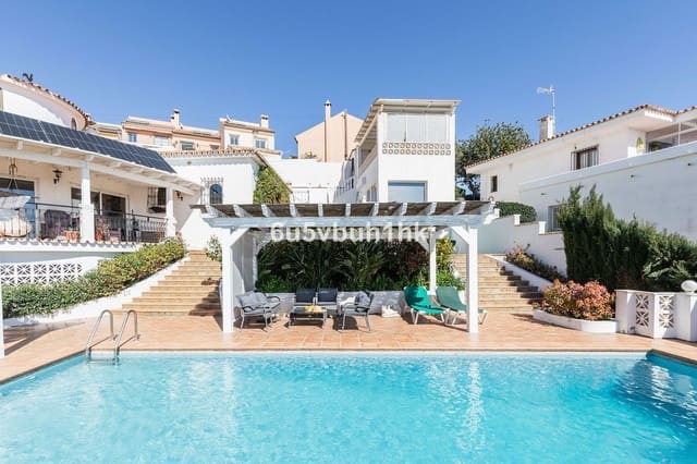 4 makuuhuone Huvila myytävänä paikassa Torreblanca, Fuengirola mukana uima-altaan 
autotalli - 1 295 000 € (Ref: 9751902)