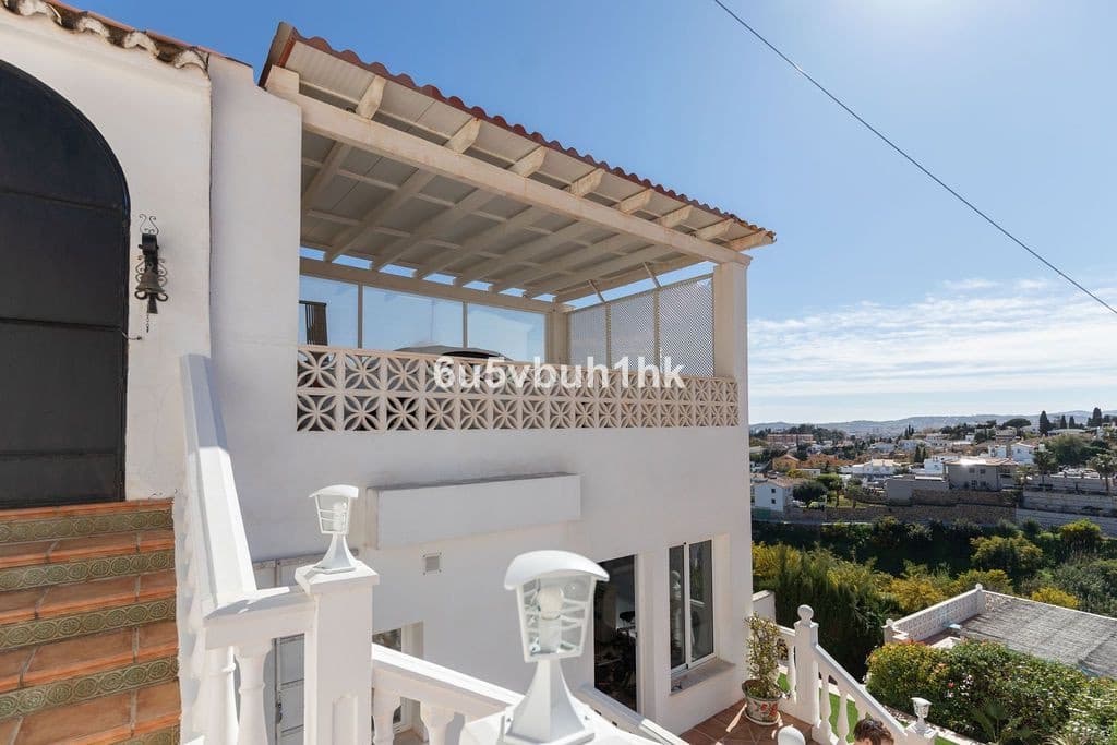 4 soveværelse Villa til salg i Fuengirola med swimmingpool garage - € 1.295.000 (Ref: 9751902)