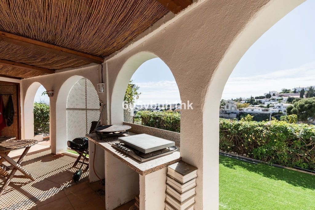 4 soveværelse Villa til salg i Fuengirola med swimmingpool garage - € 1.295.000 (Ref: 9751902)