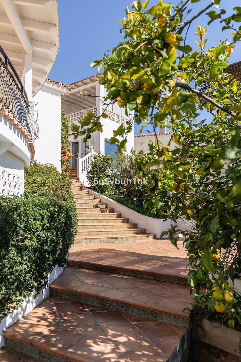 4 soveværelse Villa til salg i Fuengirola med swimmingpool garage - € 1.295.000 (Ref: 9751902)