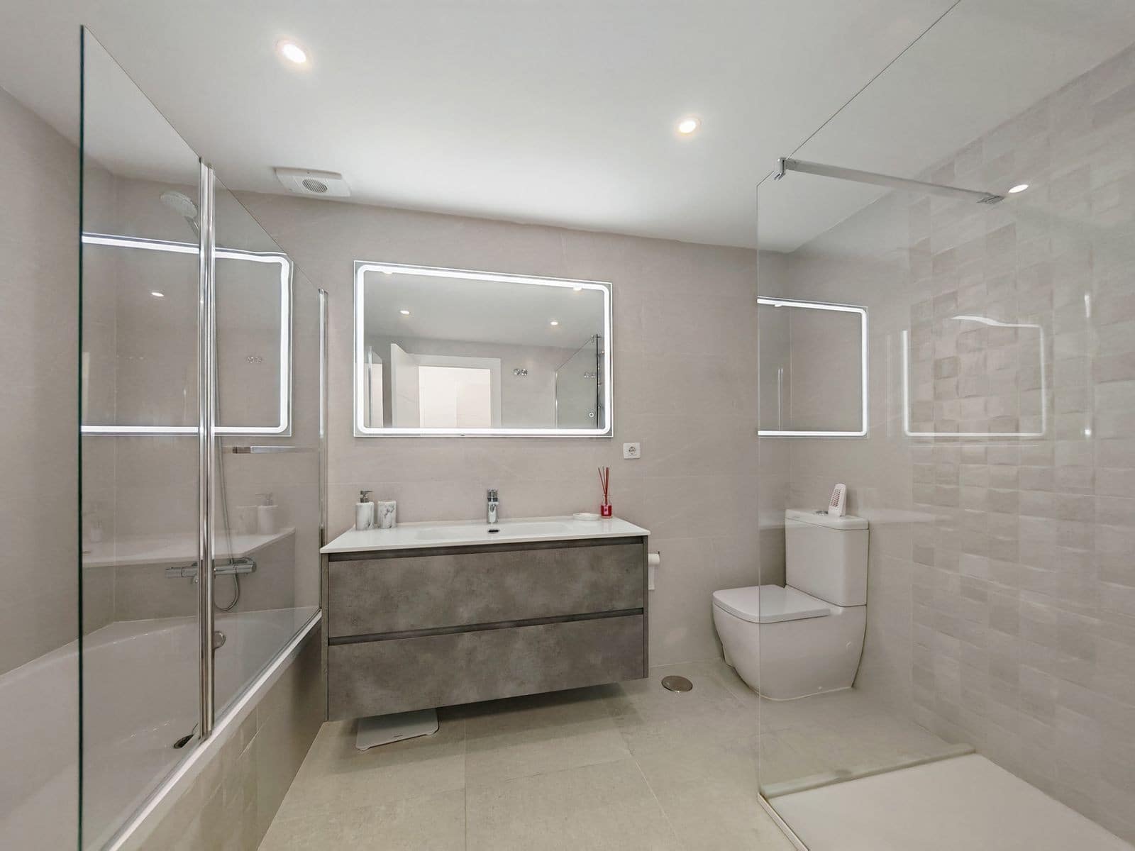 4 sypialnia Dom na sprzedaż w Riviera del Sol z basenem garażem - 649 000 € (Ref: 9751904)