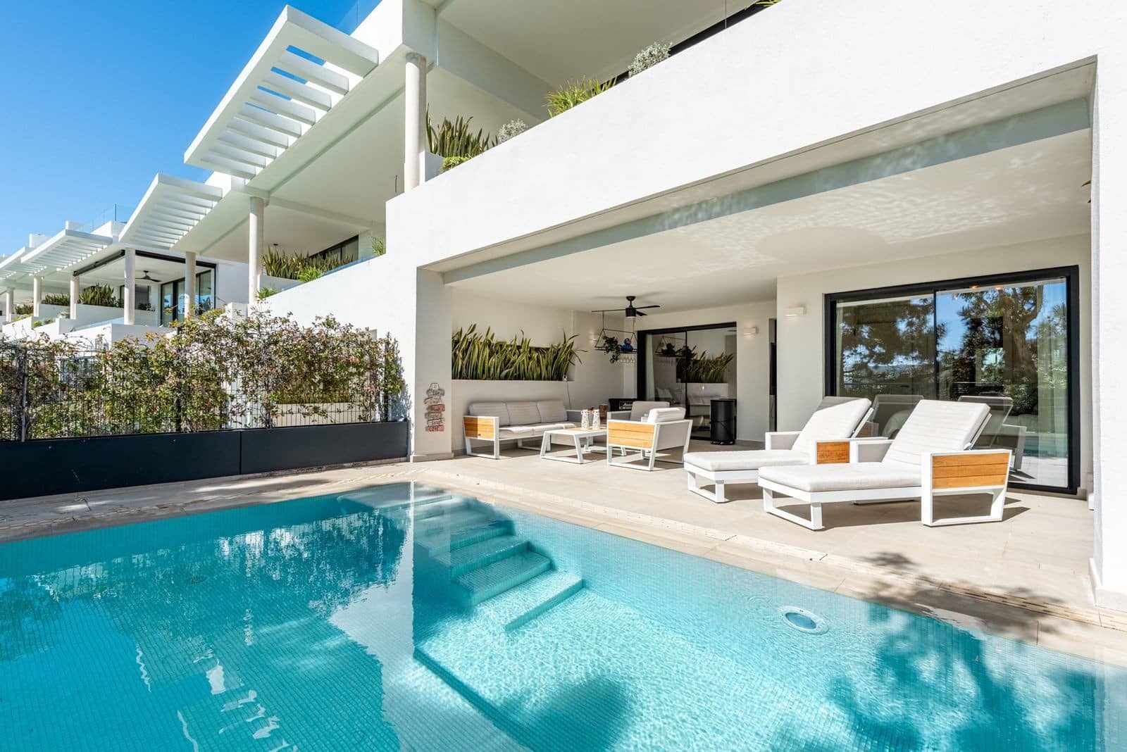 3 soveværelse Byhus til salg i Marbella med swimmingpool garage - € 1.395.000 (Ref: 9751906)