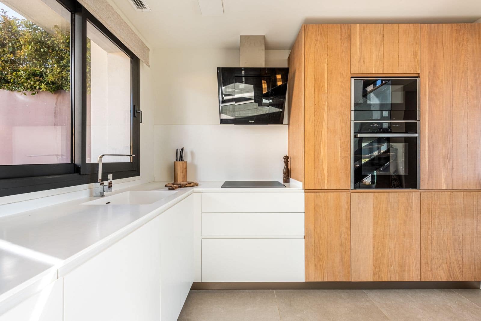 3 soveværelse Byhus til salg i Marbella med swimmingpool garage - € 1.395.000 (Ref: 9751906)