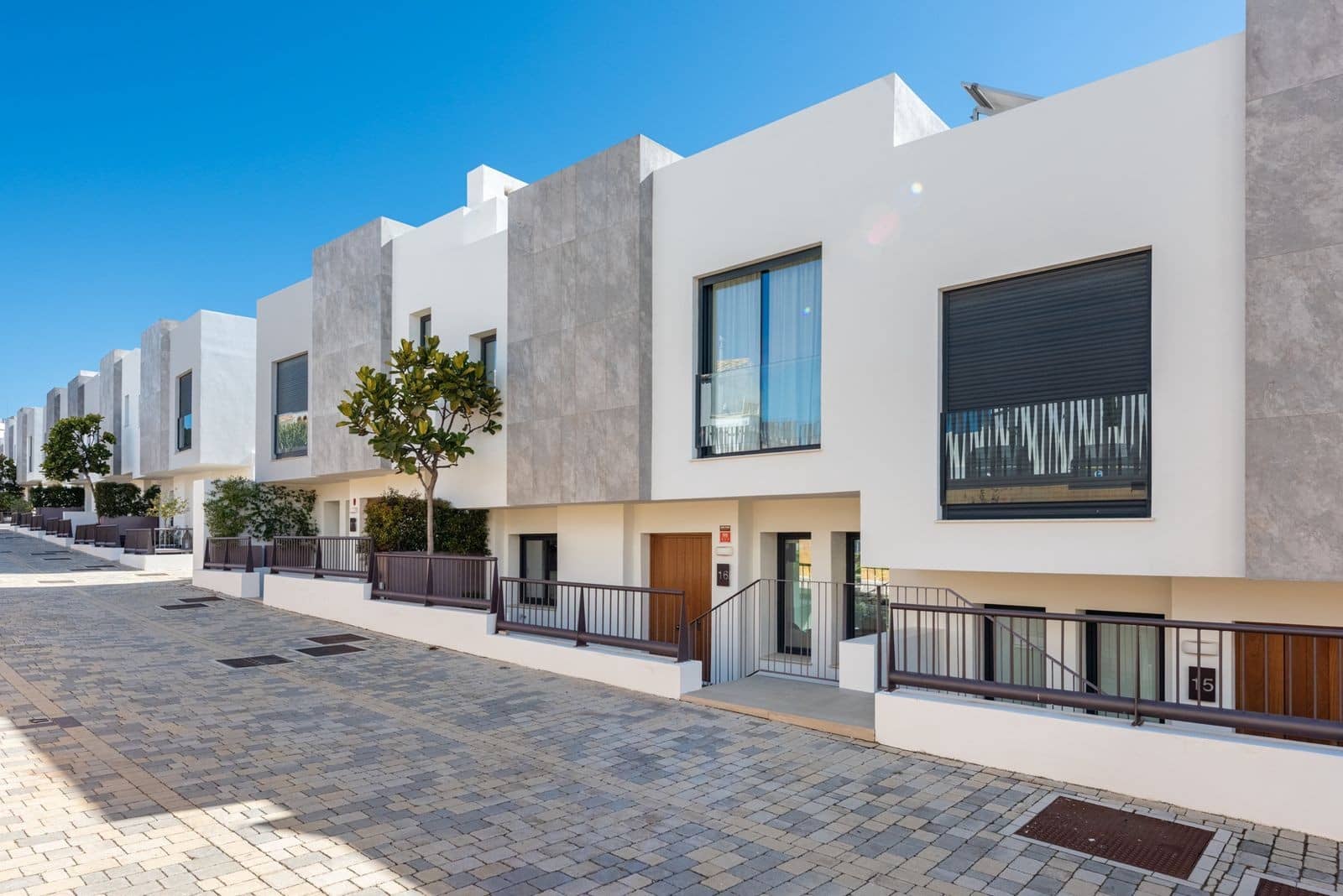 3 soveværelse Byhus til salg i Marbella med swimmingpool garage - € 1.395.000 (Ref: 9751906)