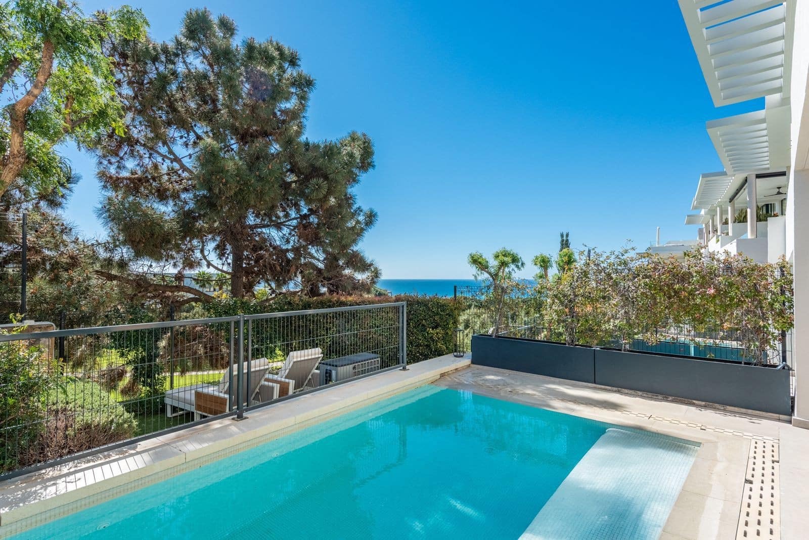 3 soveværelse Byhus til salg i Marbella med swimmingpool garage - € 1.395.000 (Ref: 9751906)