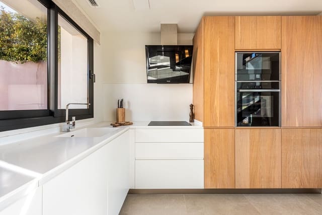 3 sovrum Hus till salu i Marbella med pool garage - 1 295 000 € (Ref: 9751906)