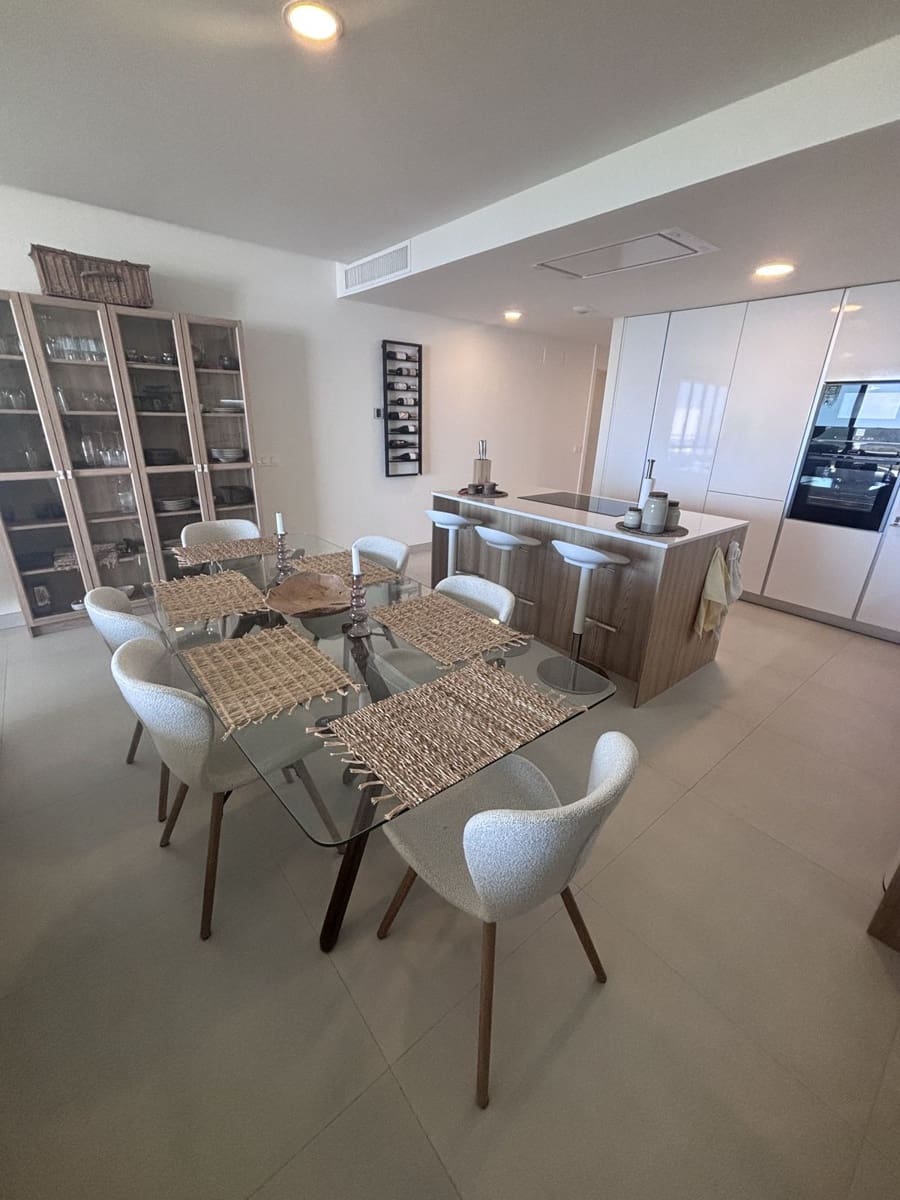 3 soveværelse Lejlighed til salg i La Cala de Mijas med swimmingpool garage - € 925.000 (Ref: 9751907)