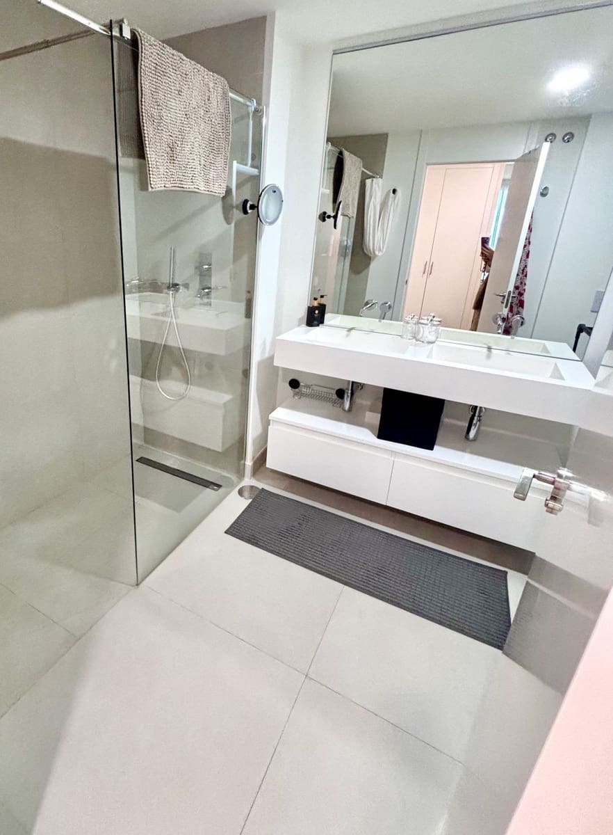 3 soveværelse Lejlighed til salg i La Cala de Mijas med swimmingpool garage - € 925.000 (Ref: 9751907)